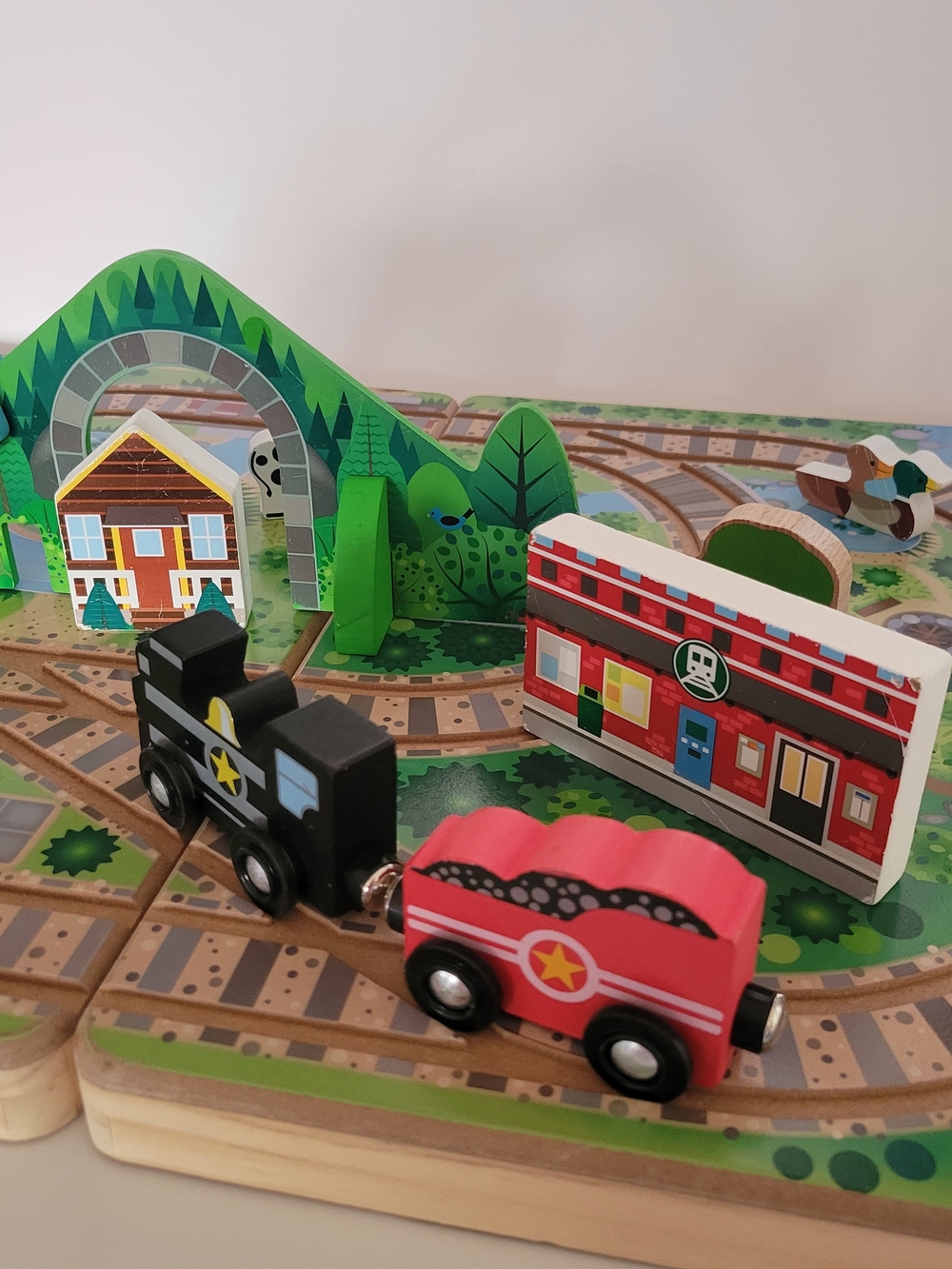 Melissa & Doug Wooden Black and Pink Toy Train Set Cars - Kids Toys